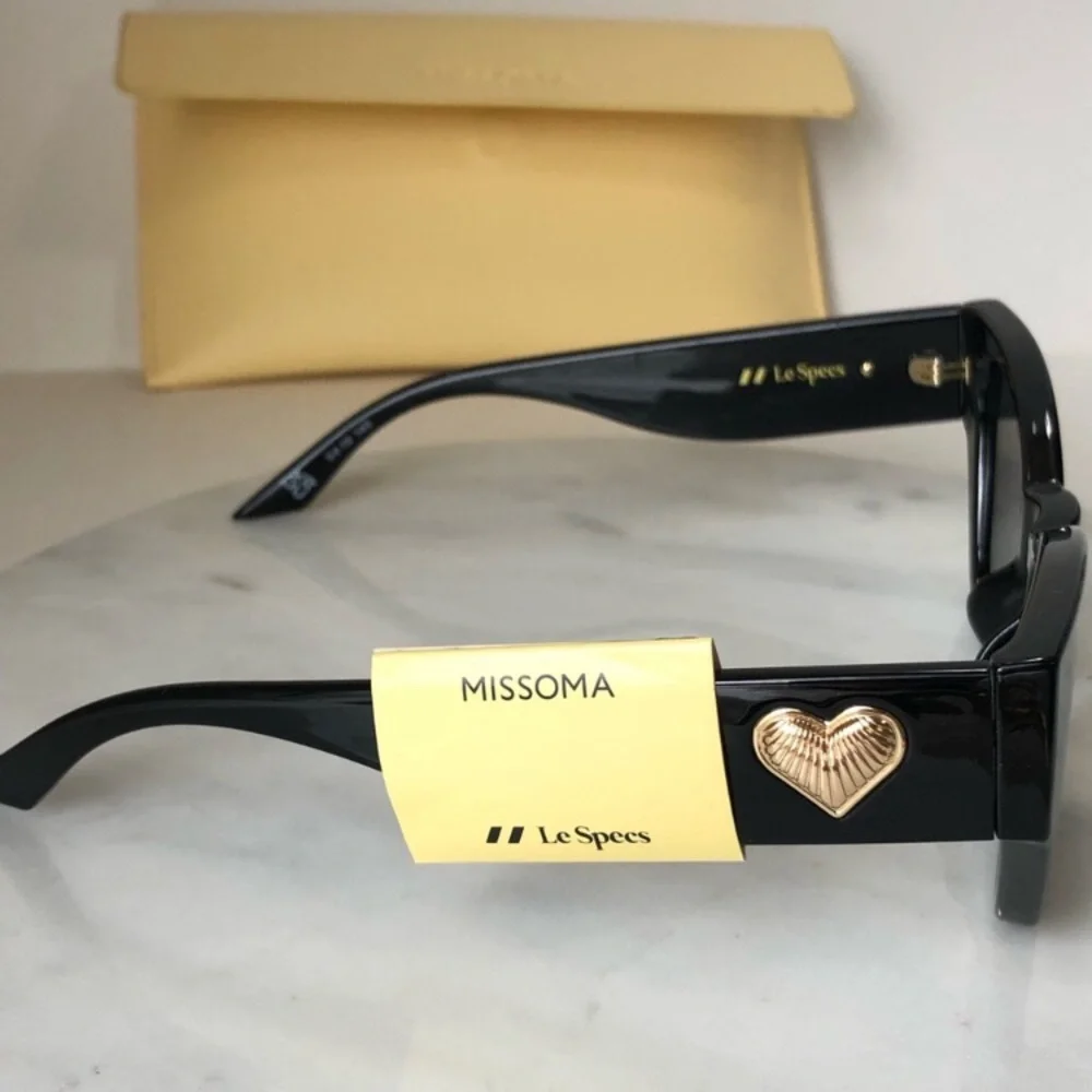 Missoma x Le Specs Venus Ridge Heart Black Cat-Eye  display picture 1